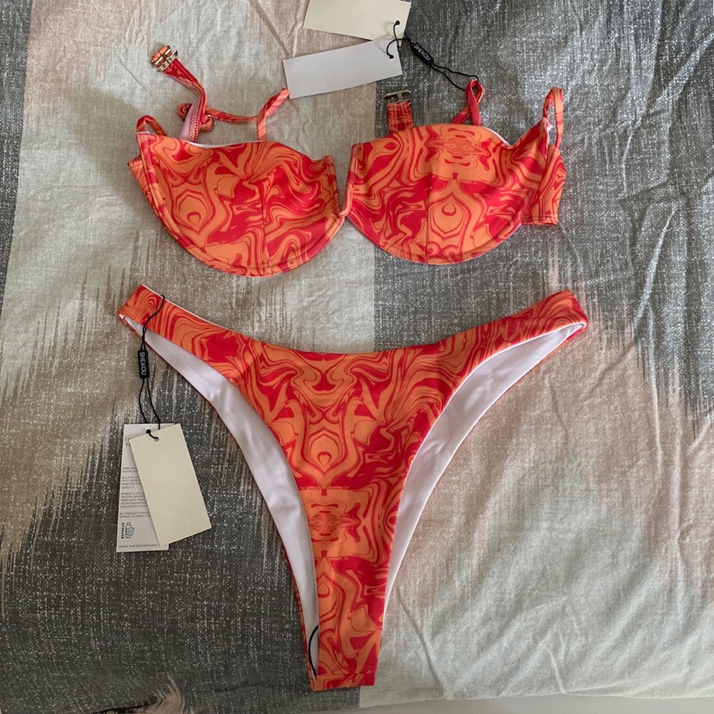 orange / red bathing suit size M